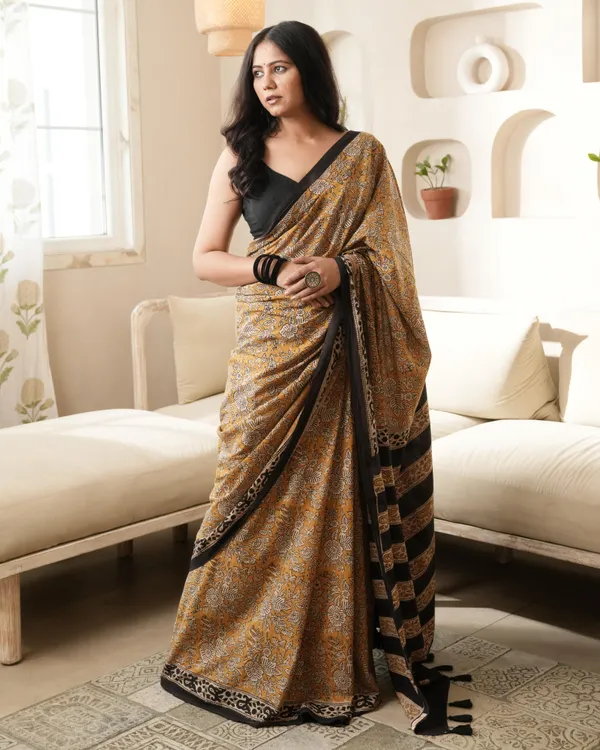 Mustard_Black_Cotton_Jaal_Printed_Mul_Saree_For_Women
